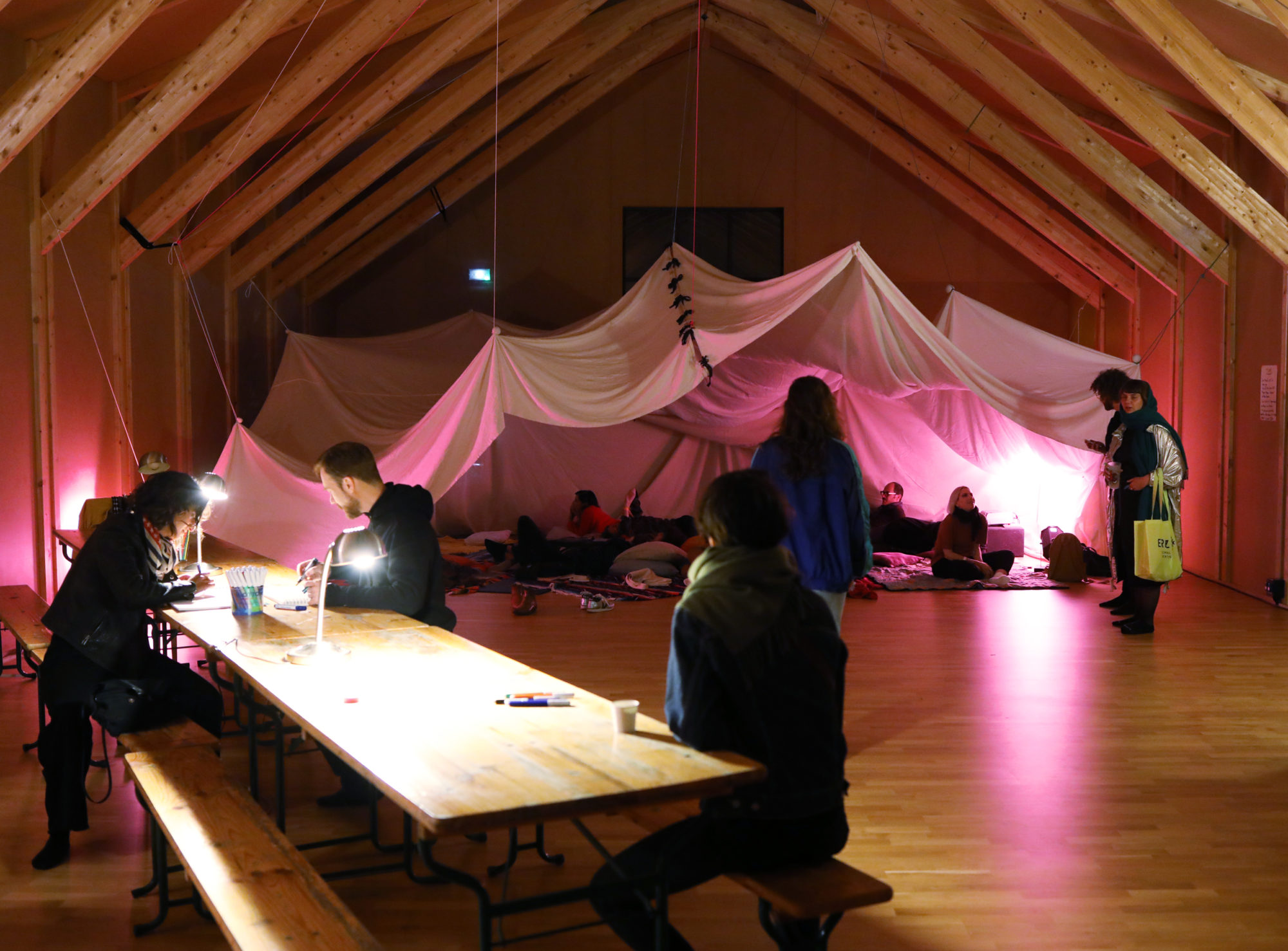 La Nuit #1 FIction est une nuit de performance pensée par Nina Santes & La Fronde