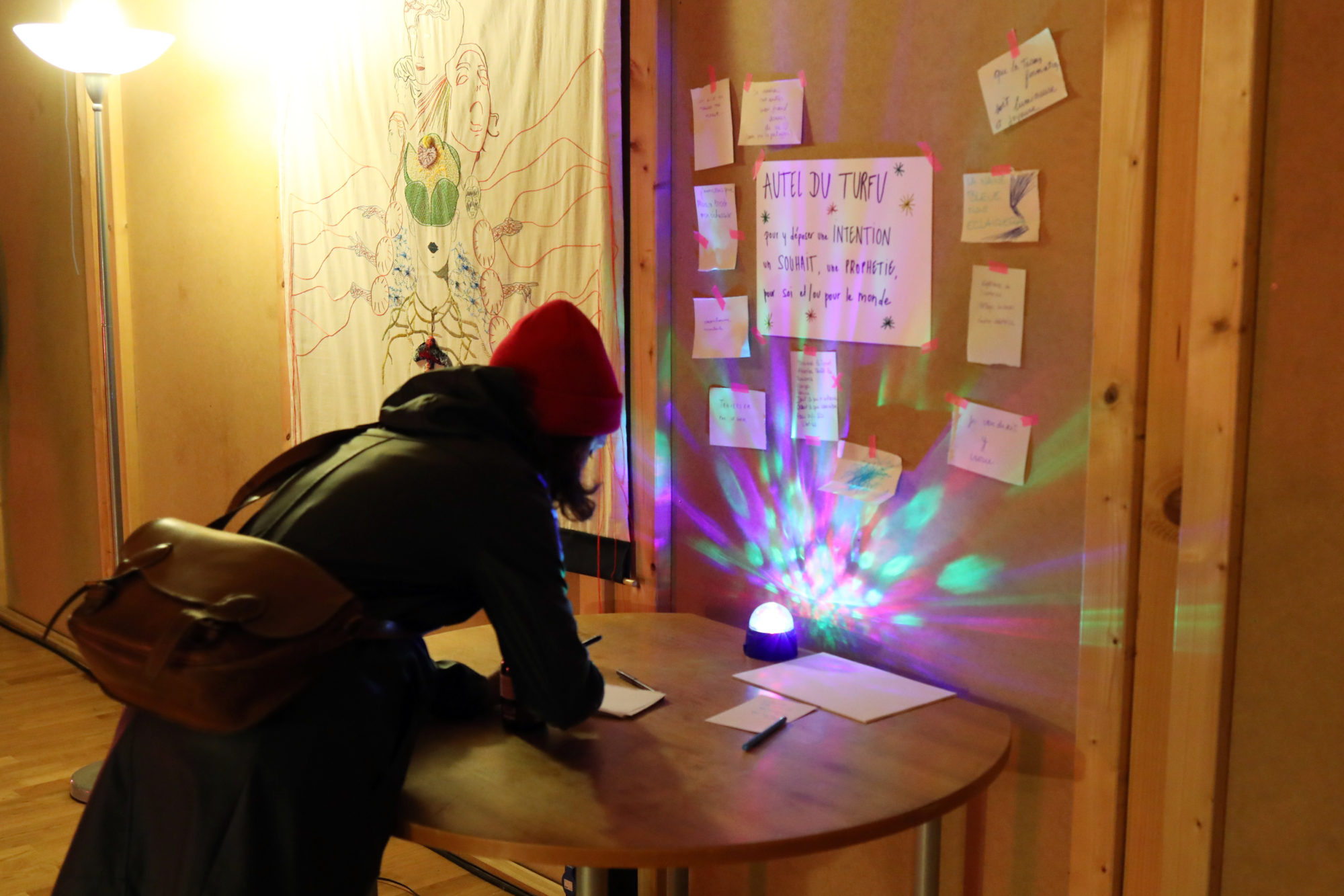 La Nuit #1 FIction est une nuit de performance pensée par Nina Santes & La Fronde