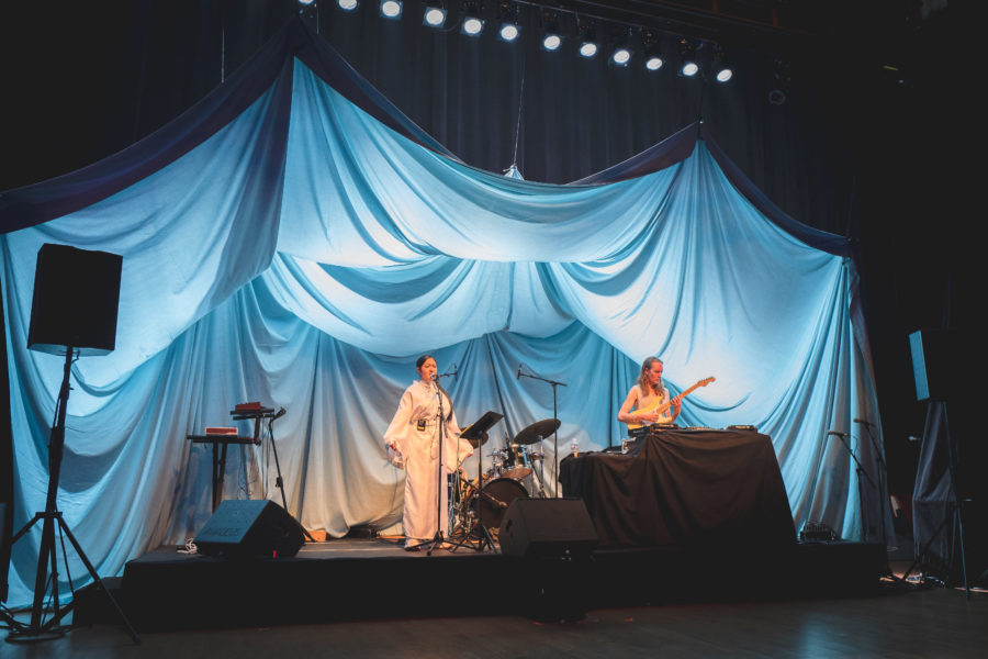 La nuit #2-Reclaim the night est une soirée de performance pensée par Nina Santes & La Fronde