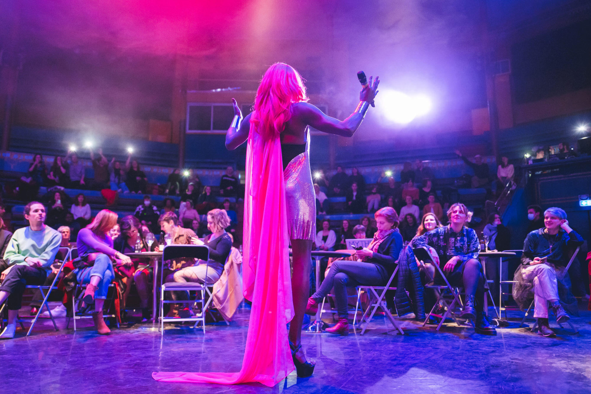 La nuit #2-Reclaim the night est une soirée de performance pensée par Nina Santes & La Fronde