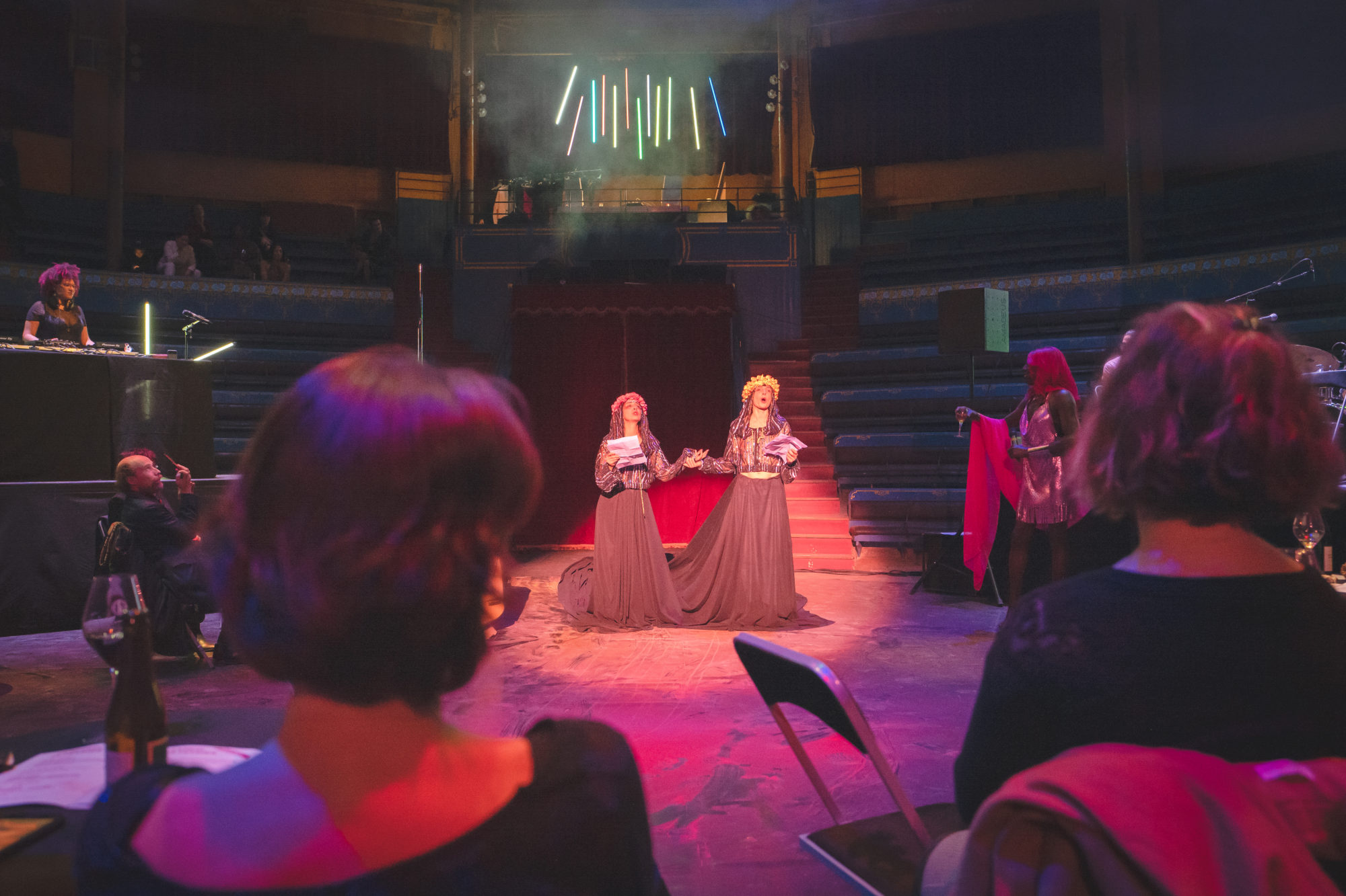 La nuit #2-Reclaim the night est une soirée de performance pensée par Nina Santes & La Fronde