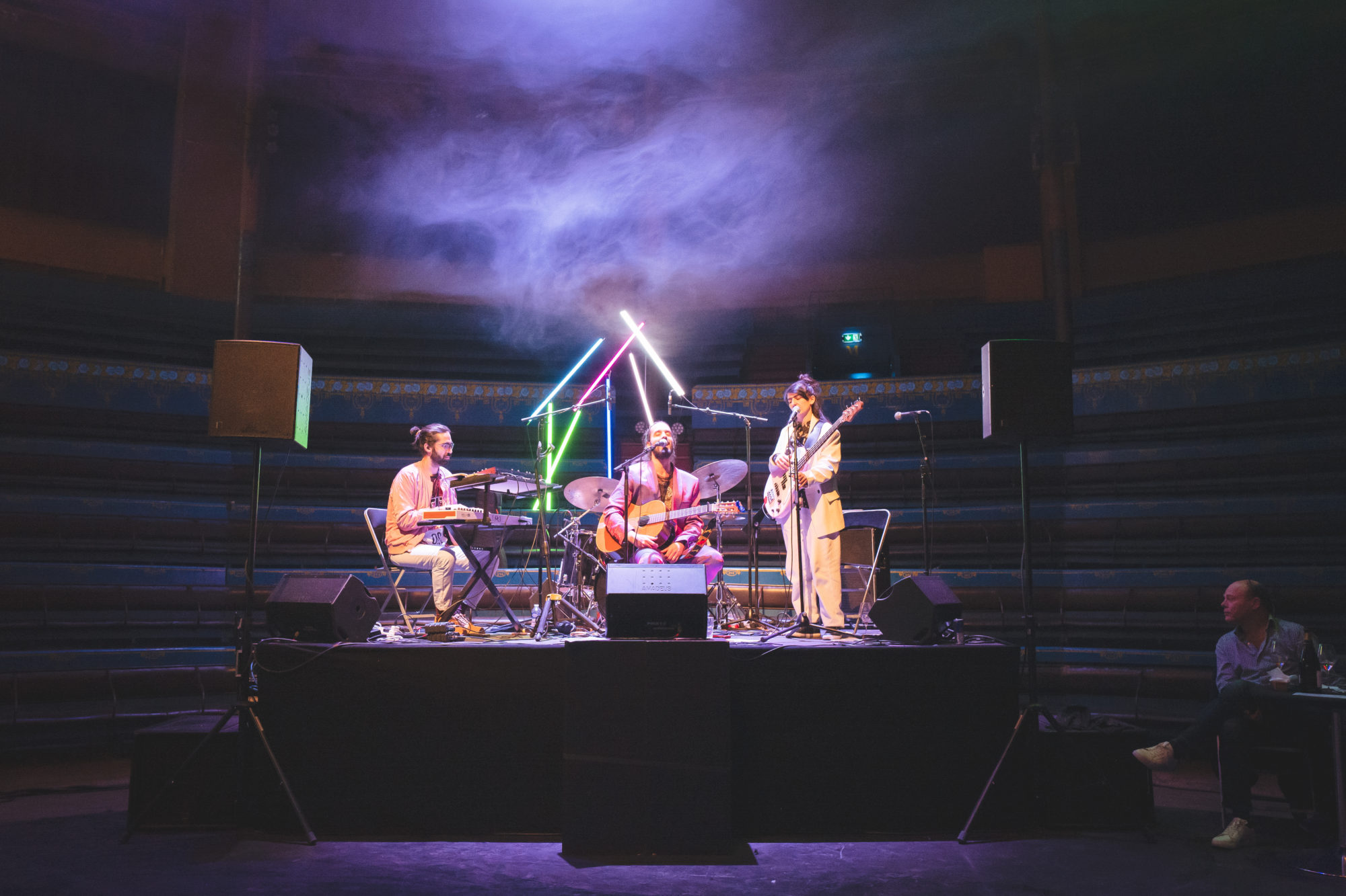 La nuit #2-Reclaim the night est une soirée de performance pensée par Nina Santes & La Fronde