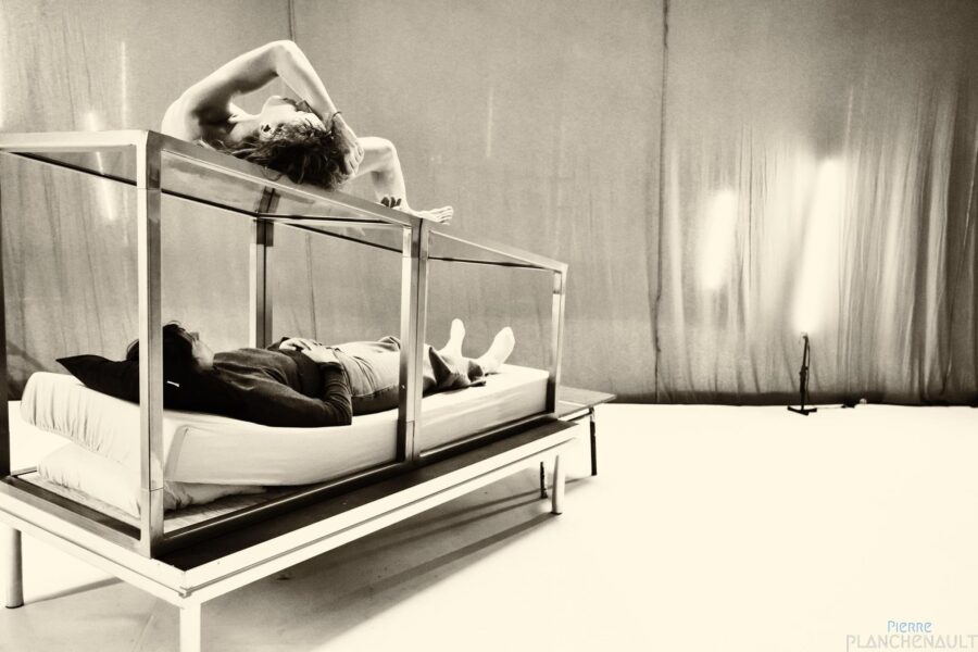 Le Temps de Rien-performance de 30 minutes de Ève Magot pour un·e spectateurice