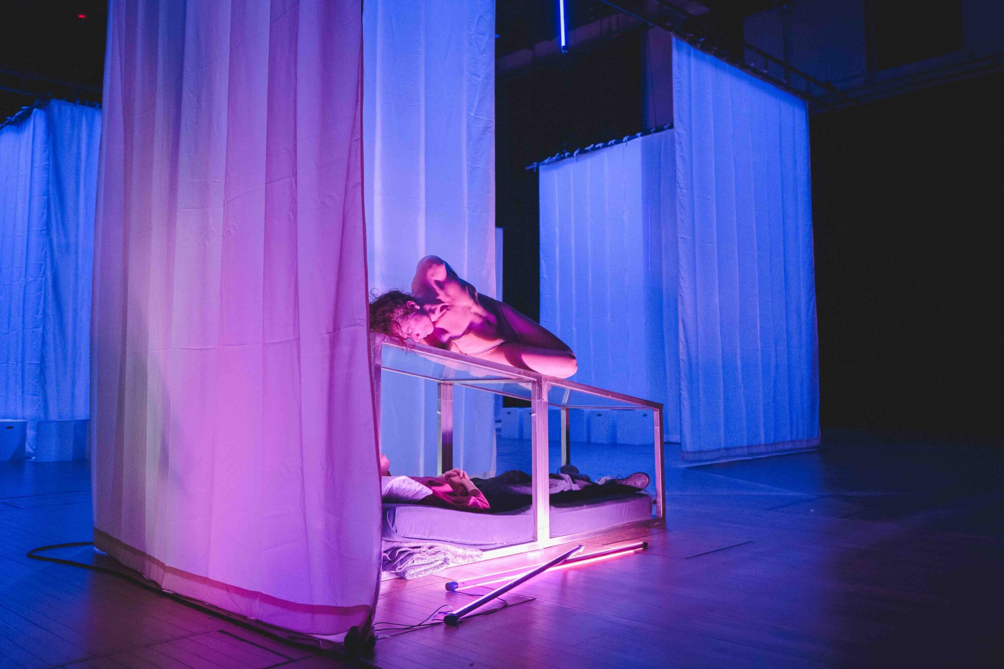 Le Temps de Rien est une performance de 30 minutes de Ève Magot pour un·e spectateurice